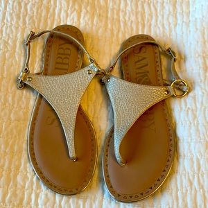 Sam & Libbey | Gold Thong Sandal, EUC, size 8.5